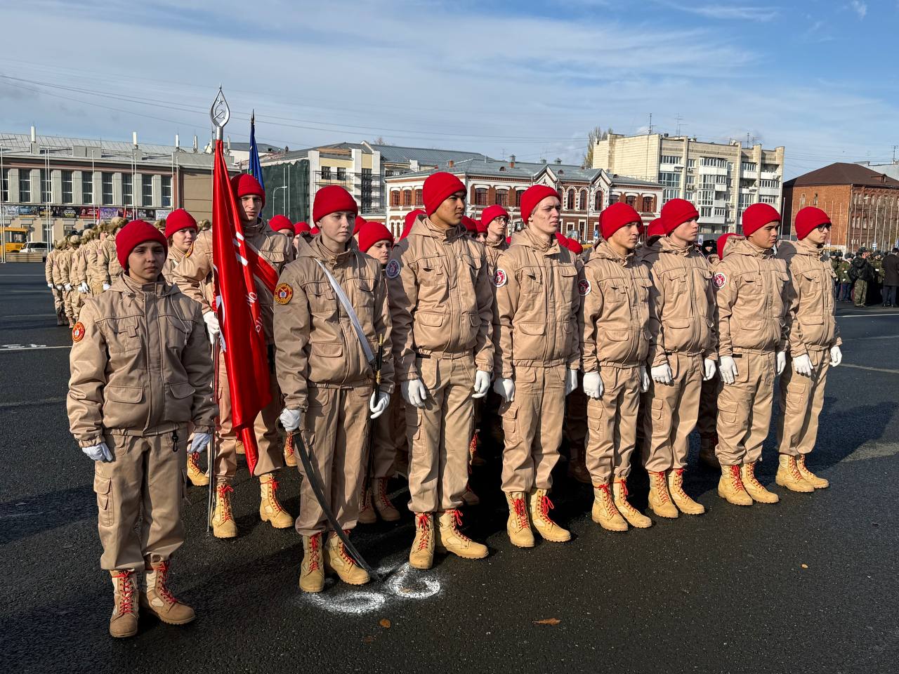 Учащиеся кадетских классов, подшефных следственному управлению, приняли участие в репетиции Парада Памяти 7 ноября