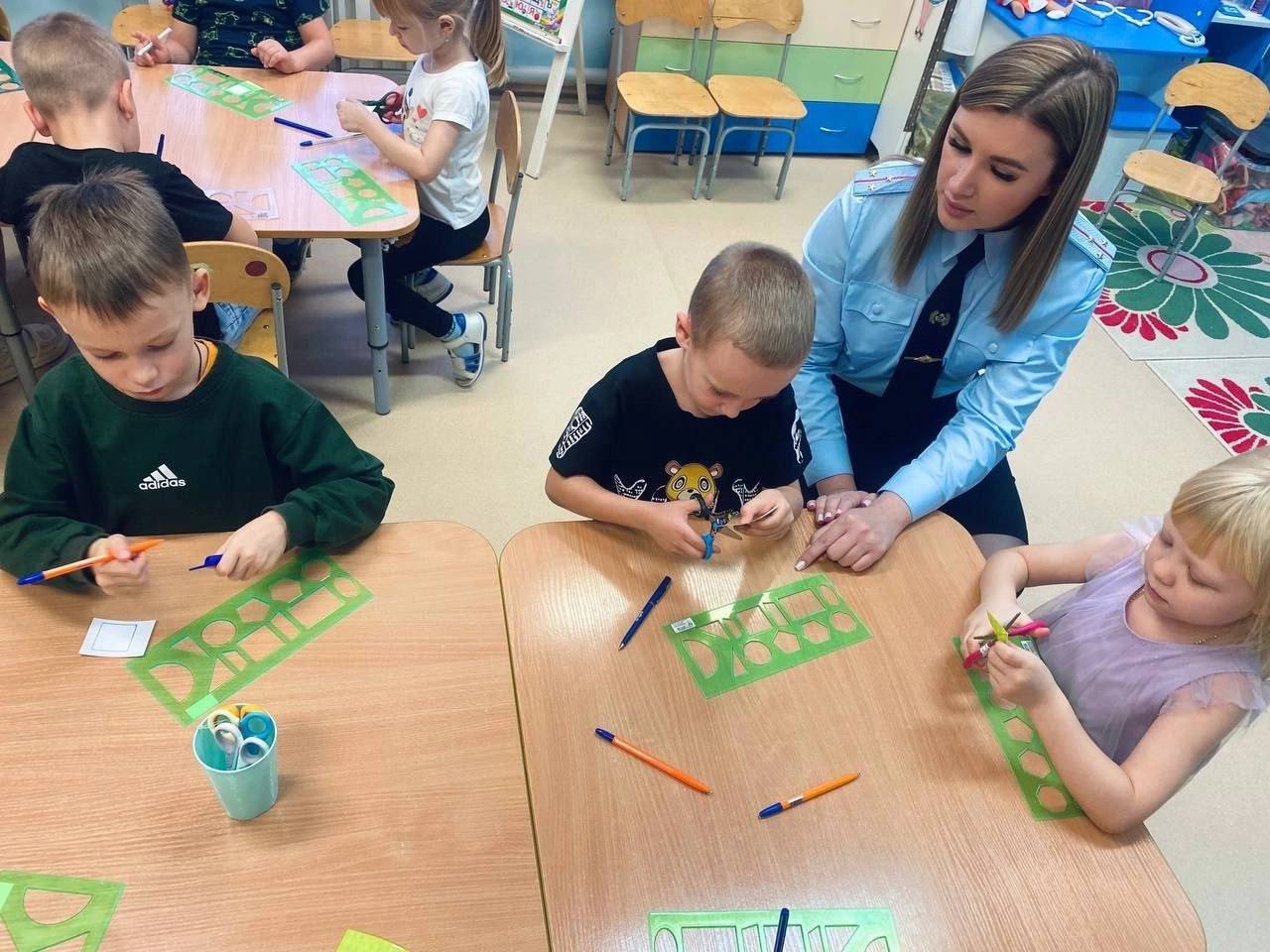 В рамках социально-значимой акции «Засветись!», в (vk.com/planetadetstva12) сотрудники #ГАИПохвистнево провели беседу «Безопасность на дорогах» и мастер-класс по изготовлению световозвращающих элементов В рамках социально-значимой акции «Засветись!», в (vk.com/planetadetstva12) сотрудники #ГАИПохвистнево провели беседу «Безопасность на дорогах» и мастер-класс по изготовлению световозвращающих элементов