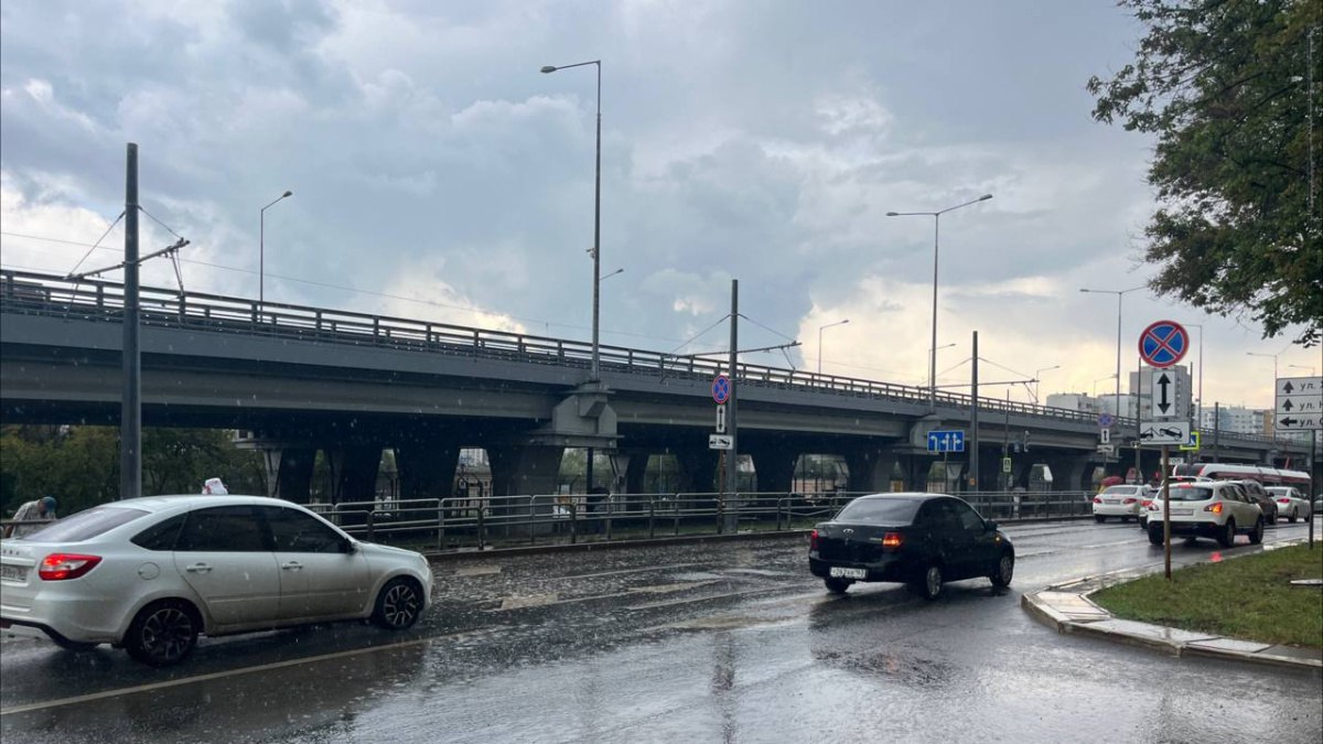 В Самаре ищут водителя ВАЗ-2114, который перевозил людей вне автомобиля