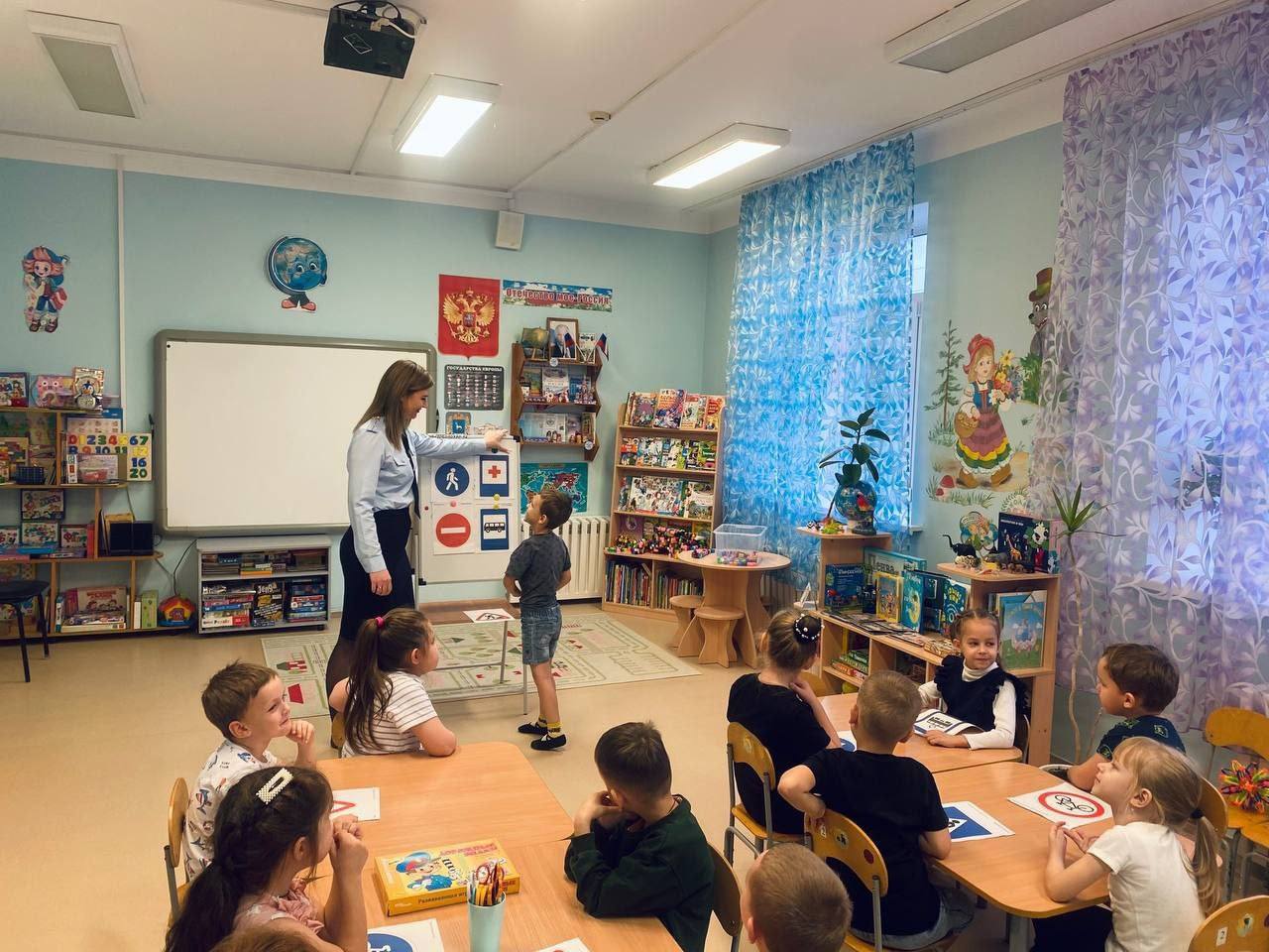 В рамках социально-значимой акции «Засветись!», в (vk.com/planetadetstva12) сотрудники #ГАИПохвистнево провели беседу «Безопасность на дорогах» и мастер-класс по изготовлению световозвращающих элементов