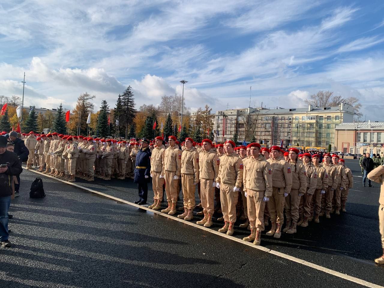 Сегодня сызранские юнармейцы приняли участие в финале смотра парадных расчетов Сегодня сызранские юнармейцы приняли участие в финале смотра парадных расчетов