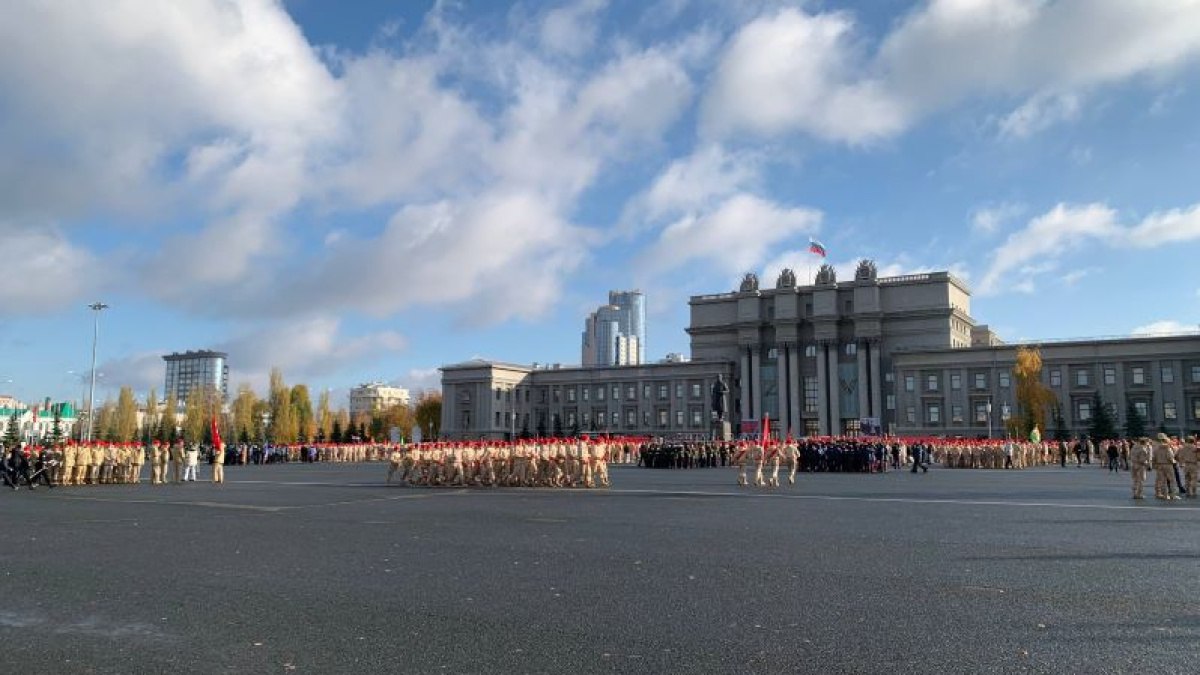 В Самаре школьники провели репетицию Парада Памяти 7 ноября В Самаре школьники провели репетицию Парада Памяти 7 ноября