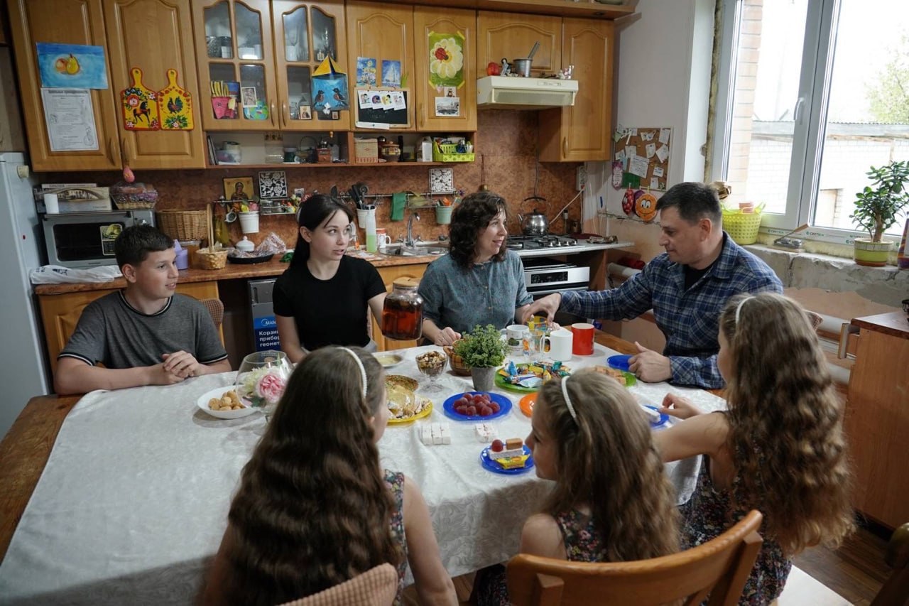 Многодетные семьи Самарской области получают компенсацию половины стоимости обучения ребенка