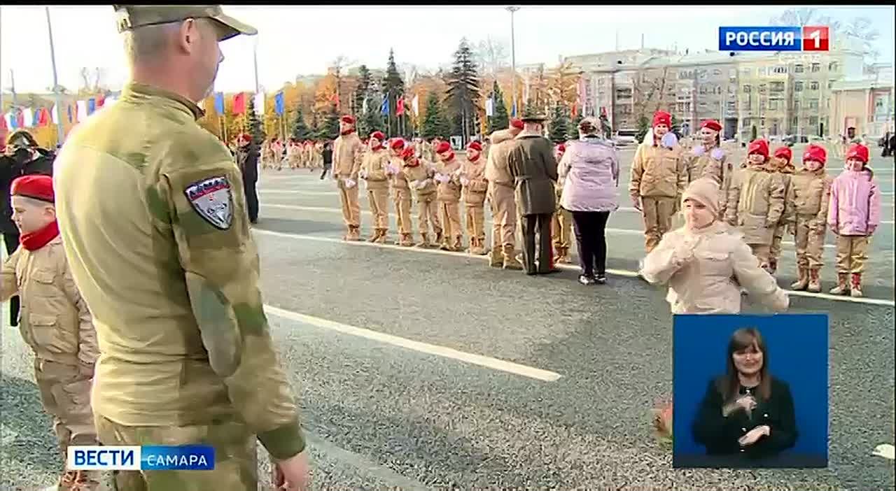 350 школьников Самары вступили в ряды юнармейцев