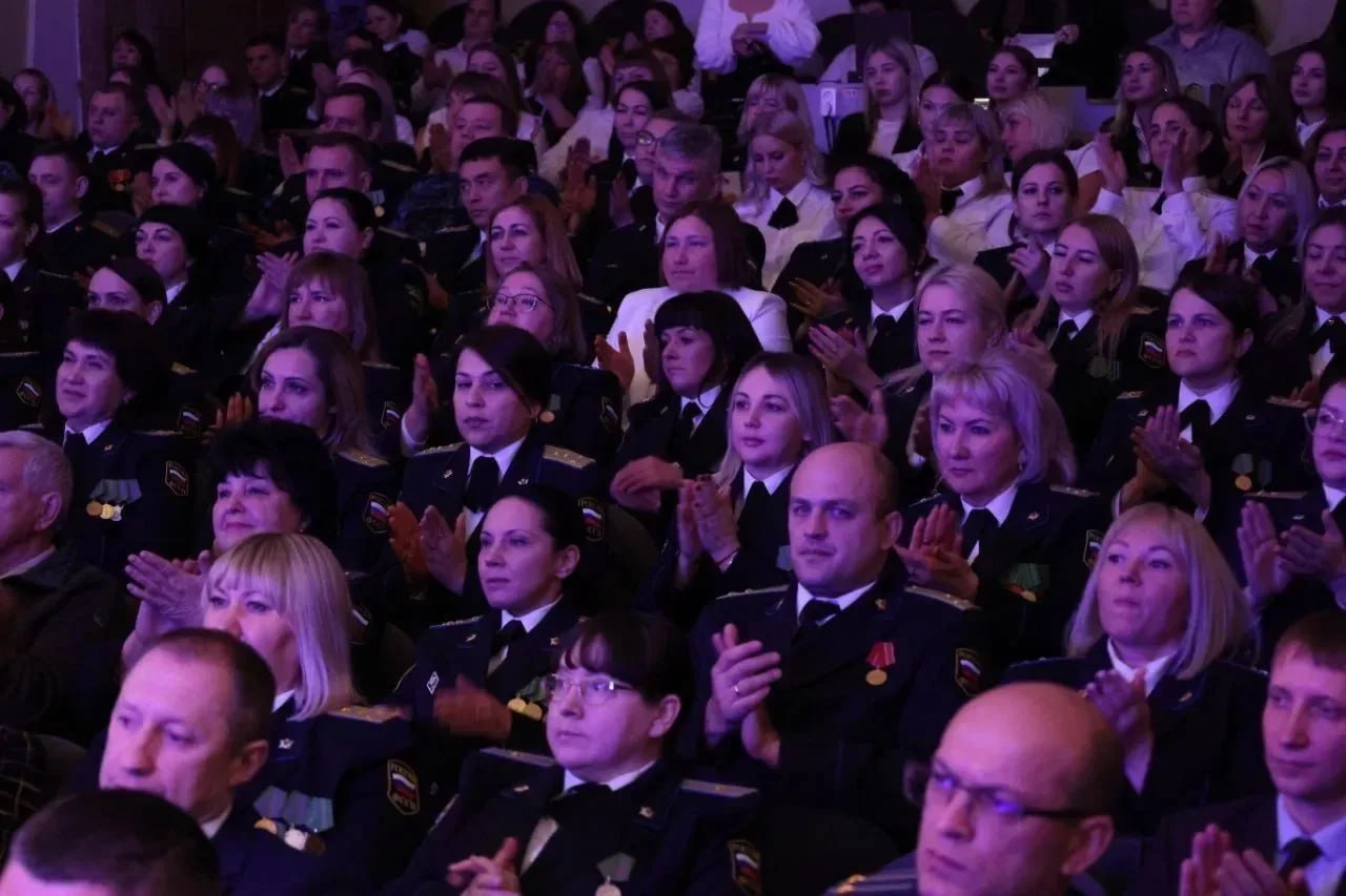 Вячеслав Федорищев поздравил судебных приставов в преддверии профессионального праздника Вячеслав Федорищев поздравил судебных приставов в преддверии профессионального праздника