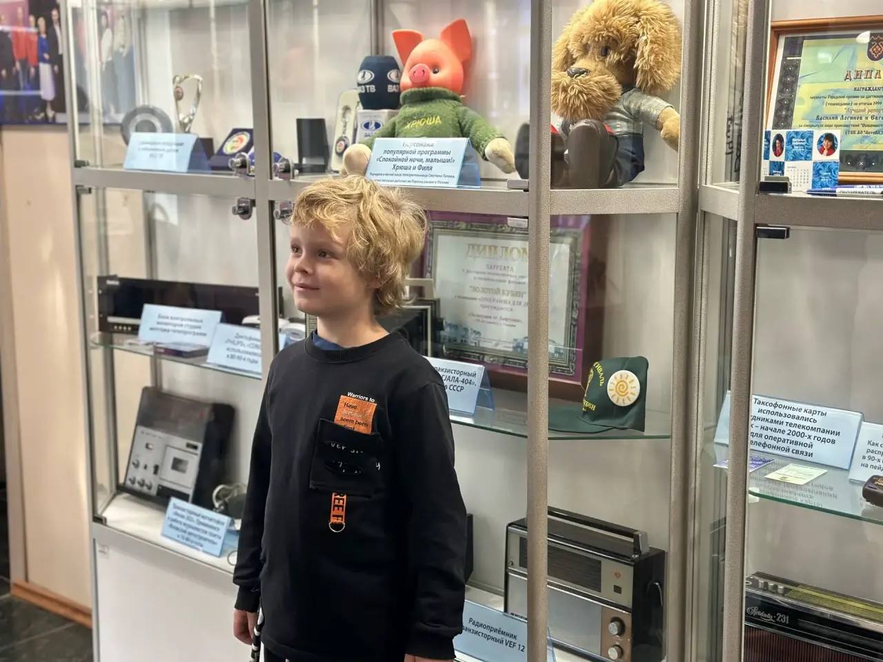 Вопросов море!. Для чего нужна зелёная ткань в студии? Как появляются экспонаты в музее телевидения? И как журналисты озвучивают текст? Все это и не только мы рассказали детям сотрудников компании «Транспорт будущего» Вопросов море!. Для чего нужна зелёная ткань в студии? Как появляются экспонаты в музее телевидения? И как журналисты озвучивают текст? Все это и не только мы рассказали детям сотрудников компании «Транспорт будущего»