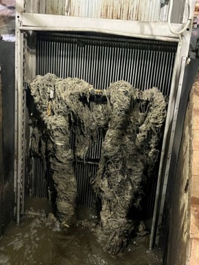 Какое же фу! Самарцы забили канализацию тряпками, зубными щетками и даже игрушками