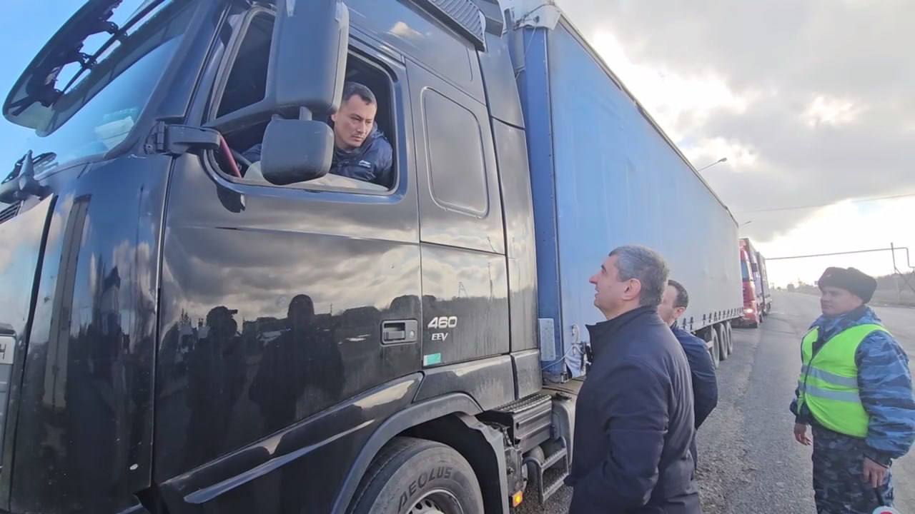 Таможенники обеспечивают исполнение Указа Президента № 778 вблизи границы с Казахстаном Таможенники обеспечивают исполнение Указа Президента № 778 вблизи границы с Казахстаном