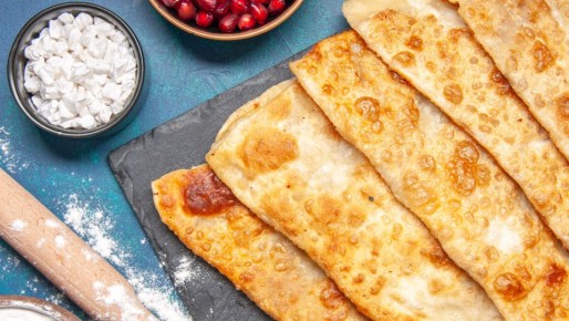 Вместо чебуреков: эти пузыристые лепешки с ароматной начинкой будете готовить изо дня в день