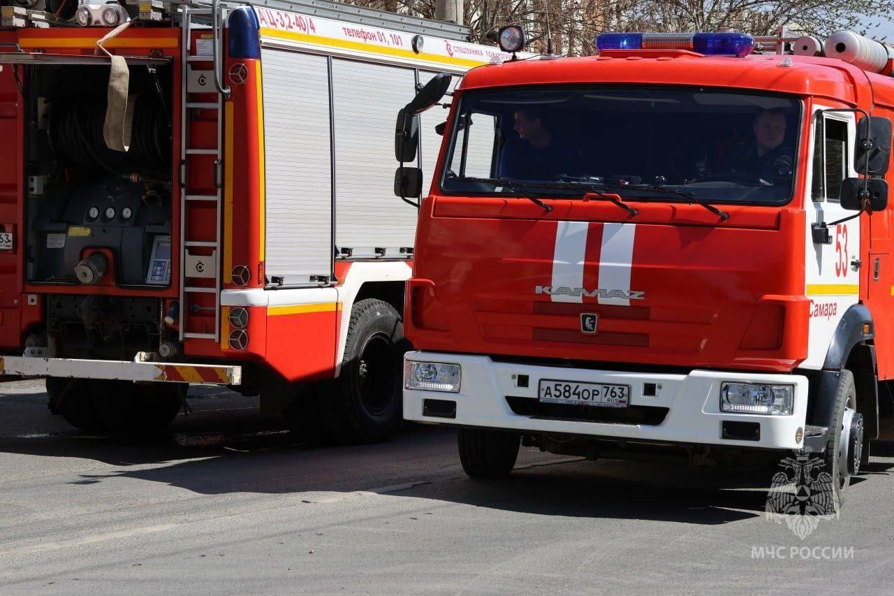 #Оперативнаясводка. С начала дня в Самарской области Подразделения МЧС ликвидировали 3 пожара в Самаре: в Кировском районе горело офисное помещение на 50 квадратах