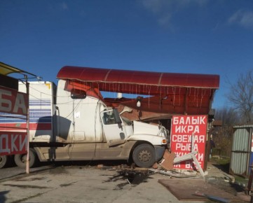Ты не ты, когда голоден!. По данным ГУ МВД по региону, 31 октября в 12:00 36-летний водитель Freightliner ехал в направлении Самары