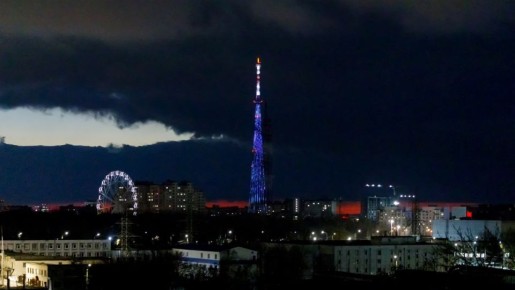 Телебашня сегодня выглядит особенно впечатляюще