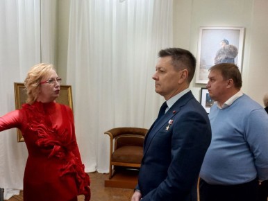 Герой России, космонавт Олег Кононенко посетил выставку «Судьба одна на всех» в Самарском областном художественном музее