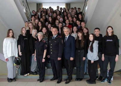 В преддверии Дня народного единства, в областной столице победитель регионального этапа Всероссийского конкурса МВД «Народный участковый» подполковник полиции Сергей Пожаров совместно с врио начальника Отдела информации и...