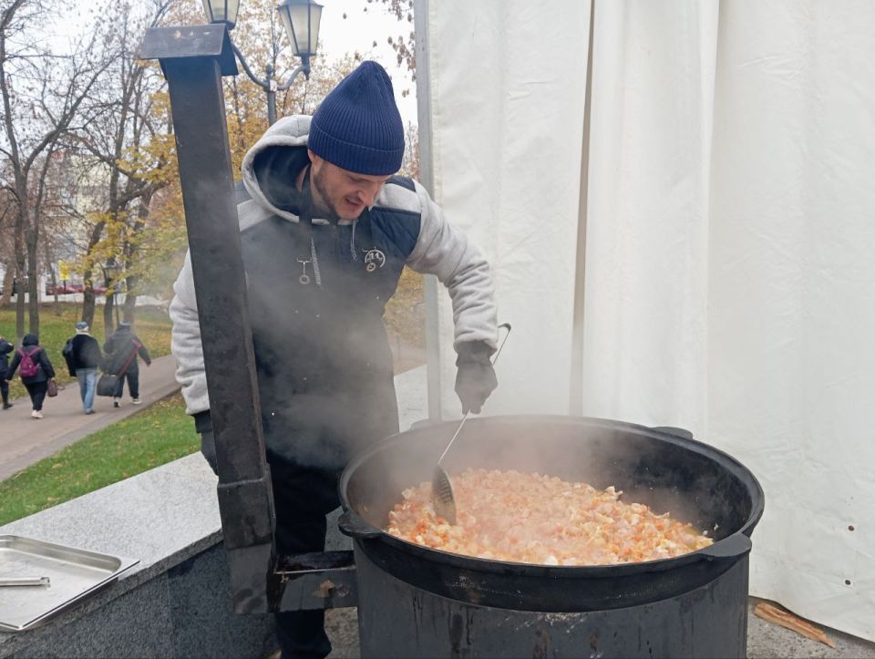 В Струковском саду проходит масштабный народный фестиваль «Русский характер», воспевающий исконные традиции В Струковском саду проходит масштабный народный фестиваль «Русский характер», воспевающий исконные традиции