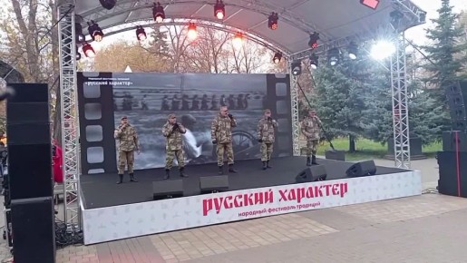В Струковском саду проходит масштабный народный фестиваль «Русский характер», воспевающий исконные традиции