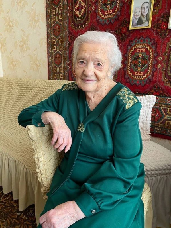 Анна Петровна Корастылёва, Почётный житель города Новокуйбышевска, отметила свой 102-й день рождения