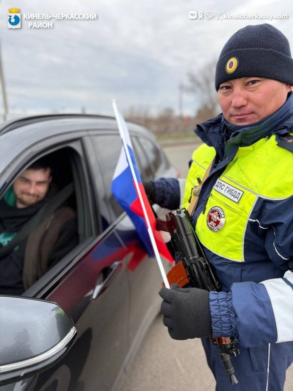 В День народного единства сотрудники Кинель-Черкасской Госавтоинспекции провели мероприятие «Вместе мы едины!» В День народного единства сотрудники Кинель-Черкасской Госавтоинспекции провели мероприятие «Вместе мы едины!»