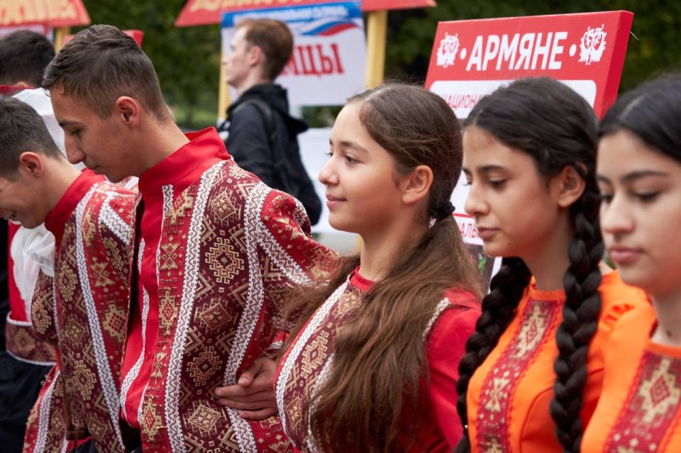 Сегодня наша страна отмечает День народного единства Сегодня наша страна отмечает День народного единства