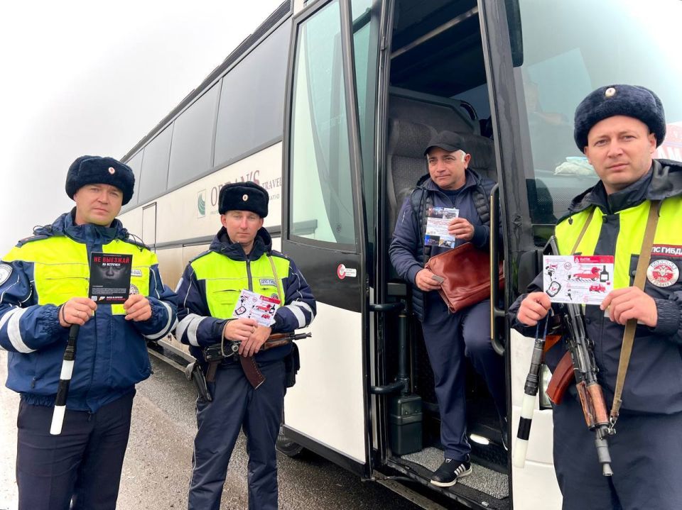 В День народного единства сотрудники Госавтоинспекции двух областей провели мероприятие «Единство на дорогах» В День народного единства сотрудники Госавтоинспекции двух областей провели мероприятие «Единство на дорогах»