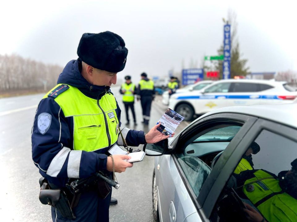 В День народного единства сотрудники Госавтоинспекции двух областей провели мероприятие «Единство на дорогах» В День народного единства сотрудники Госавтоинспекции двух областей провели мероприятие «Единство на дорогах»