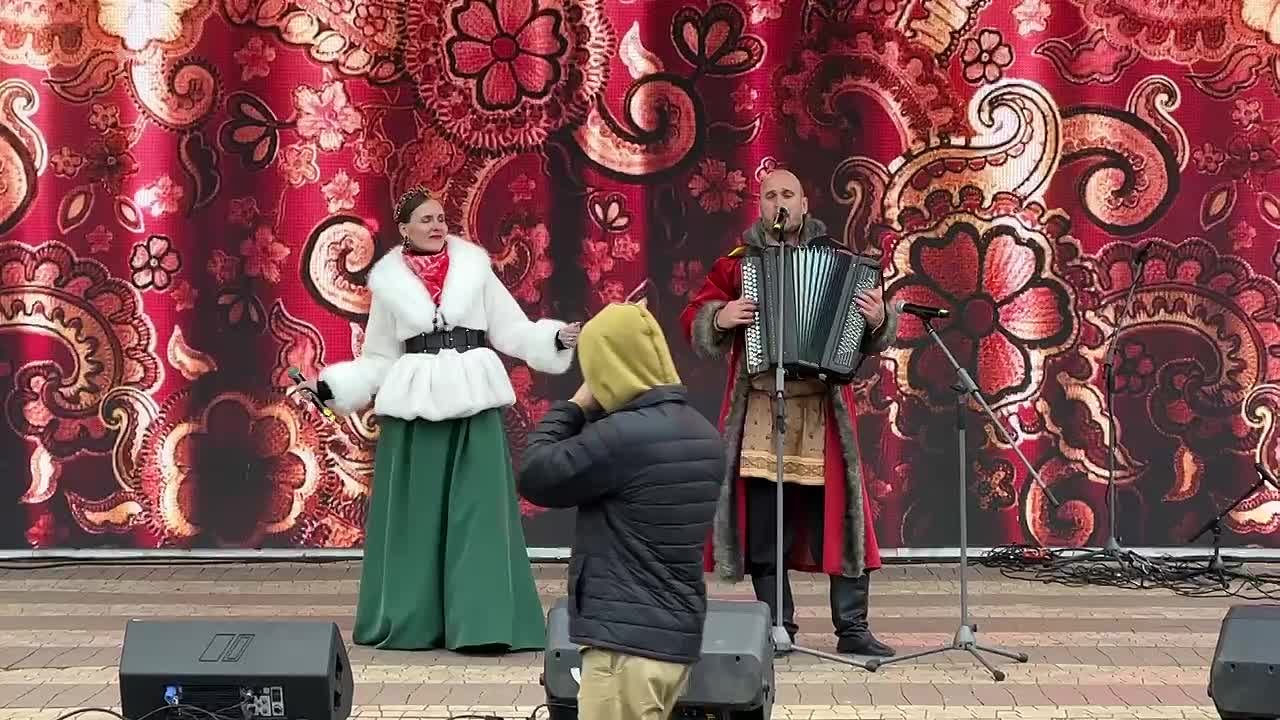 В Струковском саду проходит фестиваль традиций «Русский характер»