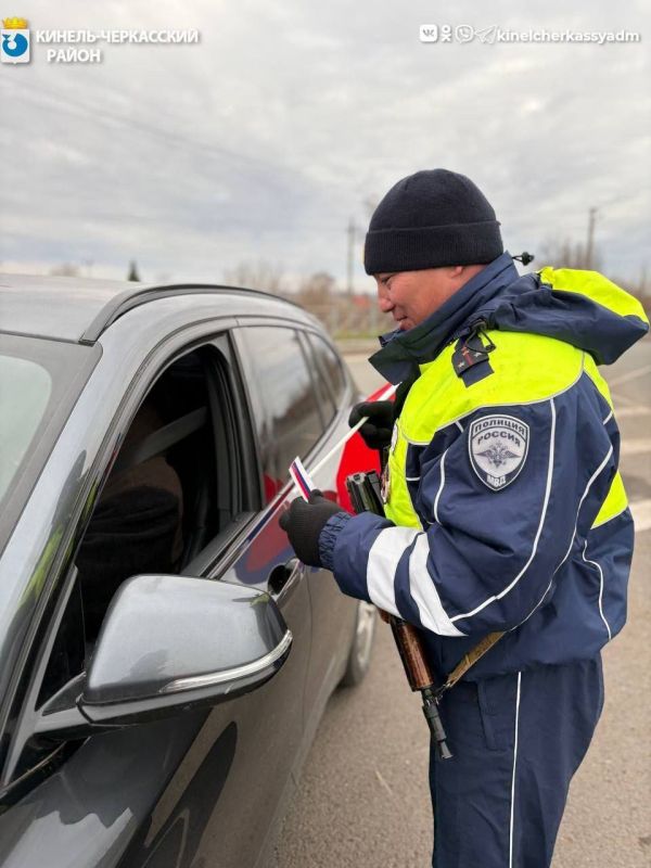 В День народного единства сотрудники Кинель-Черкасской Госавтоинспекции провели мероприятие «Вместе мы едины!» В День народного единства сотрудники Кинель-Черкасской Госавтоинспекции провели мероприятие «Вместе мы едины!»
