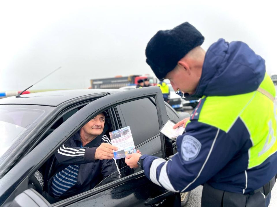 В День народного единства сотрудники Госавтоинспекции двух областей провели мероприятие «Единство на дорогах» В День народного единства сотрудники Госавтоинспекции двух областей провели мероприятие «Единство на дорогах»