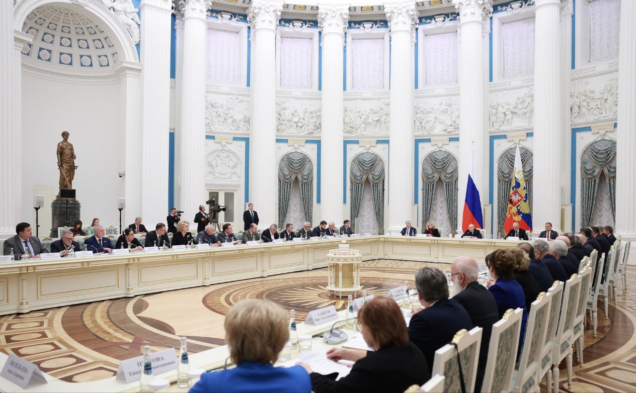 В заседании под председательством Владимира Путина принял участие член Президиума Совета при Президенте, заместитель Генерального директора — руководитель Регионального департамента ВГТРК, председатель комиссии по развитию...