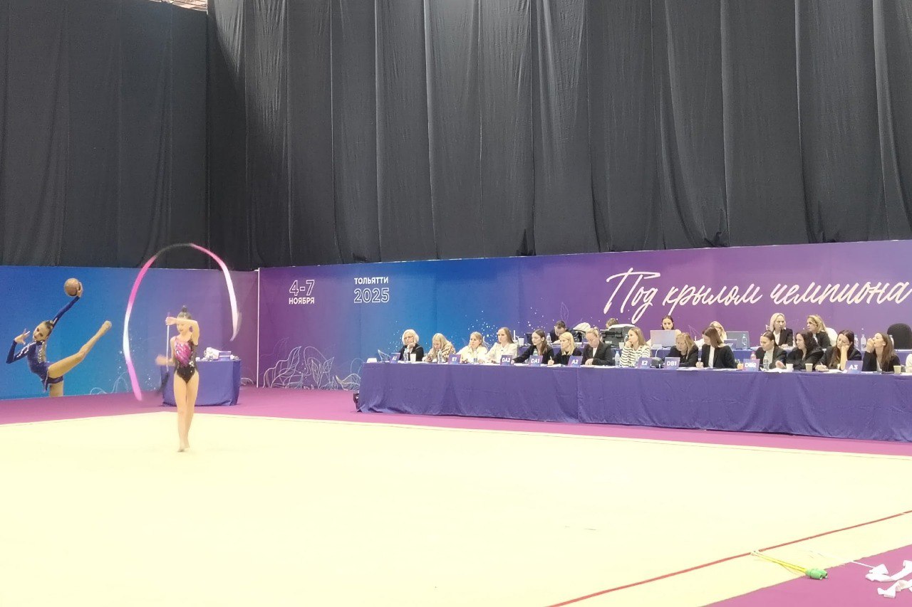 Красота и грация!. #прямосейчас в легкоатлетическом манеже Тольятти проходит уникальный турнир «Под крылом чемпиона» на призы трёхкратной чемпионки мира и Европы по художественной гимнастике Ксении Поляковой Красота и грация!. #прямосейчас в легкоатлетическом манеже Тольятти проходит уникальный турнир «Под крылом чемпиона» на призы трёхкратной чемпионки мира и Европы по художественной гимнастике Ксении Поляковой