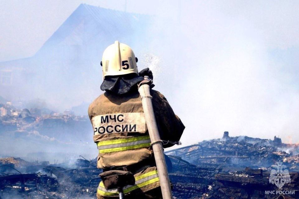 #Оперативнаясводка. С начала дня в Самарской области Подразделения МЧС ликвидировали 1 пожар в Самаре: в Советском районе горела кровля сарая на 5 квадратах