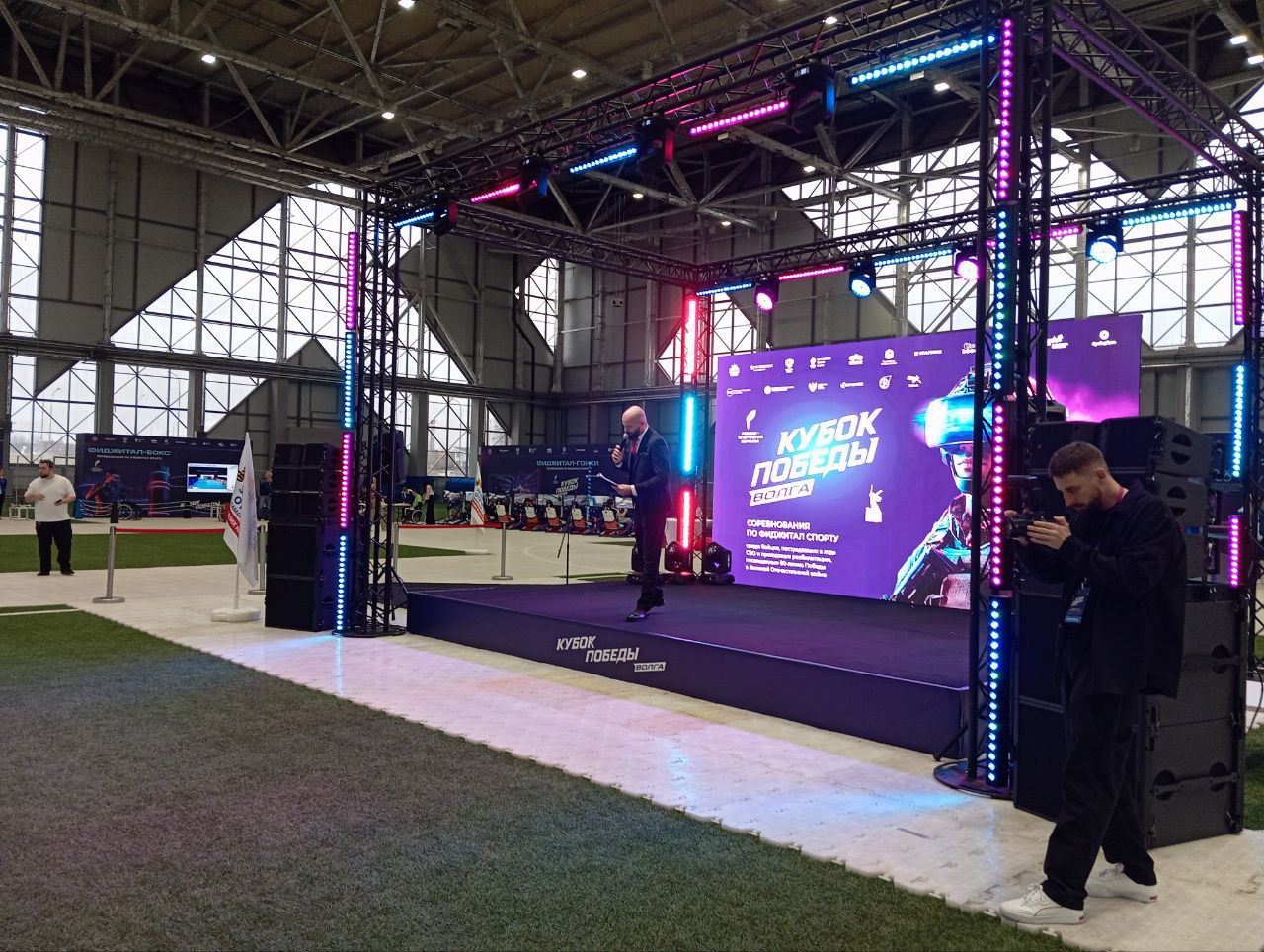 В крытом футбольном манеже стадиона «Солидарность Самара Арена» состоялось открытие соревнований по фиджитал-спорту «Кубок Победы. Волга!» для ветеранов СВО В крытом футбольном манеже стадиона «Солидарность Самара Арена» состоялось открытие соревнований по фиджитал-спорту «Кубок Победы. Волга!» для ветеранов СВО