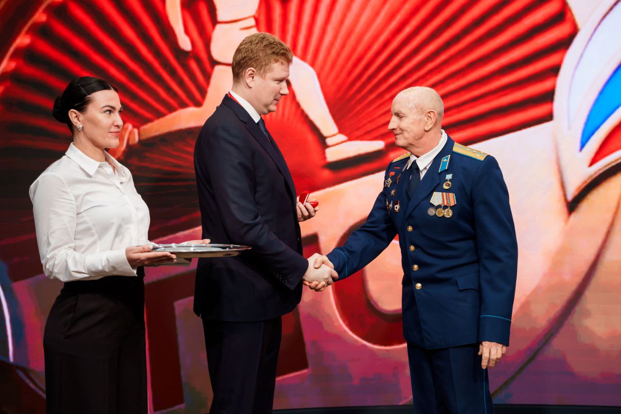 8 На стенде Минспорта России состоялось вручение знаков отличия комплекса ГТО 8 На стенде Минспорта России состоялось вручение знаков отличия комплекса ГТО