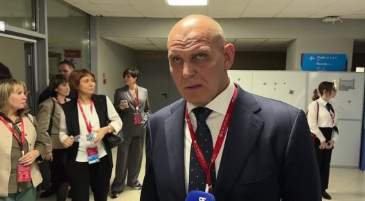 А затем в более неформальной обстановке Александр Карелин рассказал нашим корреспондентам о работе форума