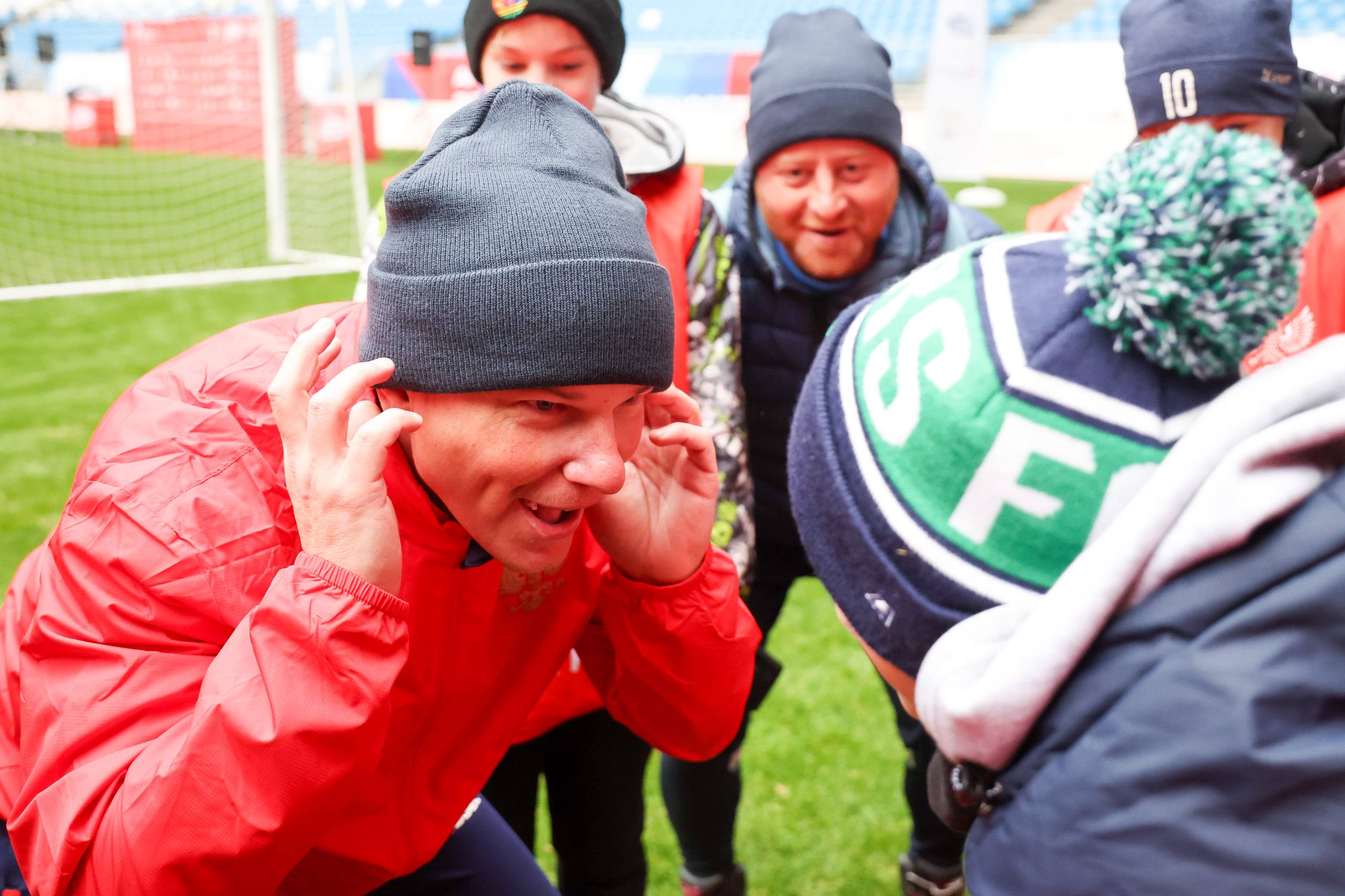 Мечты должны сбываться!. Сегодня участники проекта «Футбол в школе» из Самарской области встретились с легендами российского футбола на форуме «Россия – спортивная держава» Ребят ждали мастер-классы, матчи против команды... Мечты должны сбываться!. Сегодня участники проекта «Футбол в школе» из Самарской области встретились с легендами российского футбола на форуме «Россия – спортивная держава» Ребят ждали мастер-классы, матчи против команды...