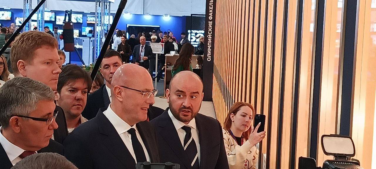 Вице-премьер Дмитрий Чернышенко посетил выставочный зал XIII Международного спортивного форума «Россия – спортивная держава» в Самаре