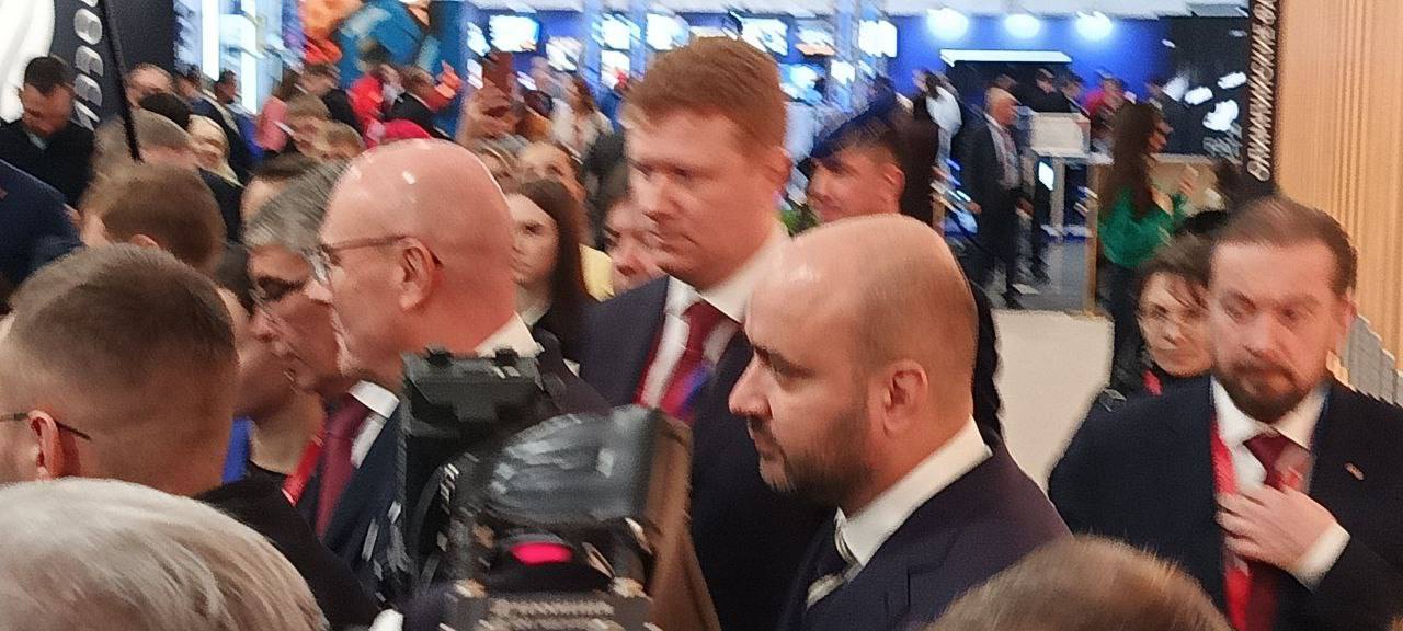 Вице-премьер Дмитрий Чернышенко посетил выставочный зал XIII Международного спортивного форума «Россия – спортивная держава» в Самаре Вице-премьер Дмитрий Чернышенко посетил выставочный зал XIII Международного спортивного форума «Россия – спортивная держава» в Самаре