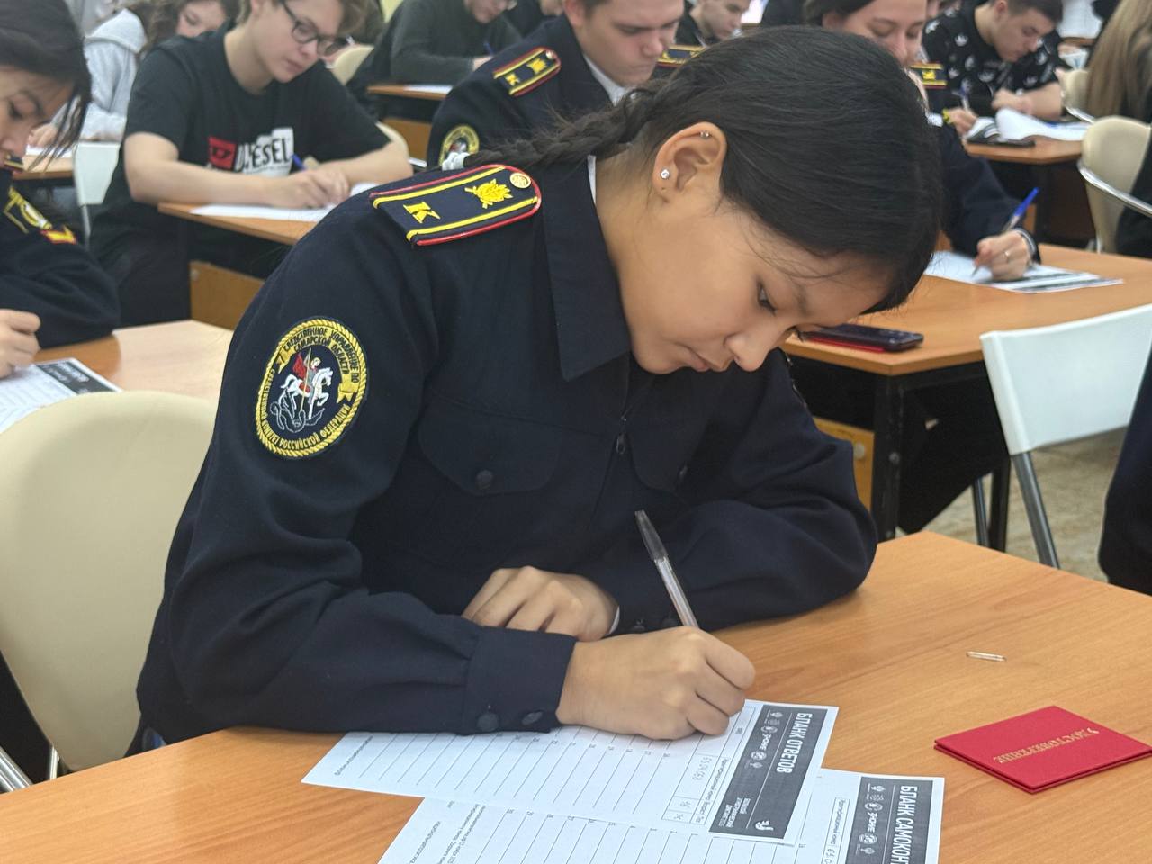 Кадеты следственного управления приняли участие в юбилейном Большом этнографическом диктанте