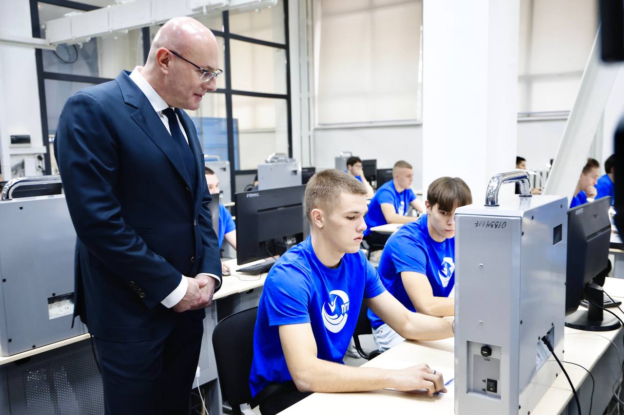 Дмитрий Чернышенко оценил образовательную инфраструктуру Самарской области и пообщался со студентами Дмитрий Чернышенко оценил образовательную инфраструктуру Самарской области и пообщался со студентами