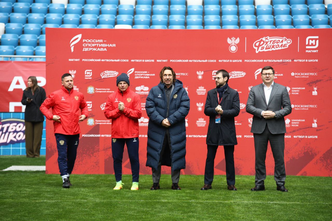 300 школьников Самарской области приняли участие в «Уроке футбола» со звездами сборной России