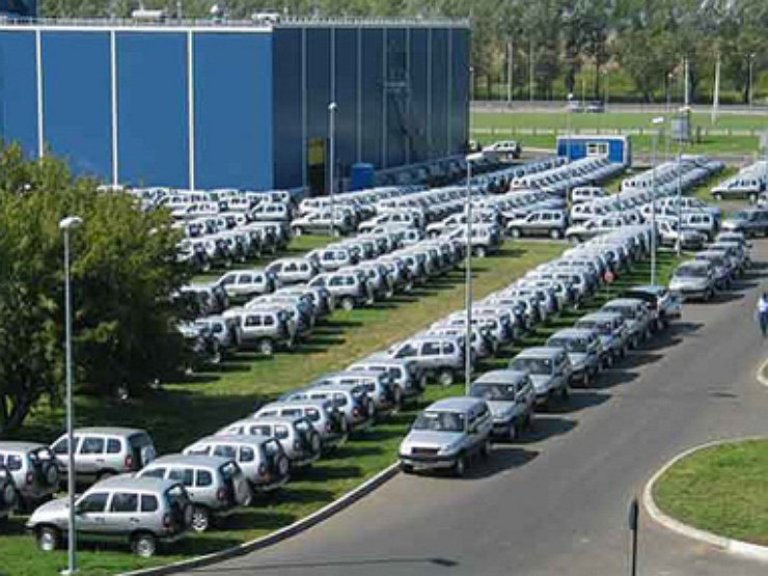 АвтоВАЗ снижает цены, потому что проигрывает китайцам