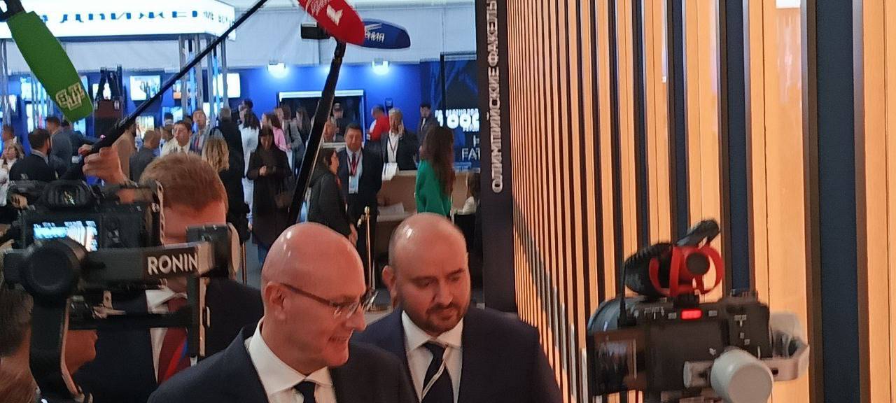 Вице-премьер Дмитрий Чернышенко посетил выставочный зал XIII Международного спортивного форума «Россия – спортивная держава» в Самаре Вице-премьер Дмитрий Чернышенко посетил выставочный зал XIII Международного спортивного форума «Россия – спортивная держава» в Самаре