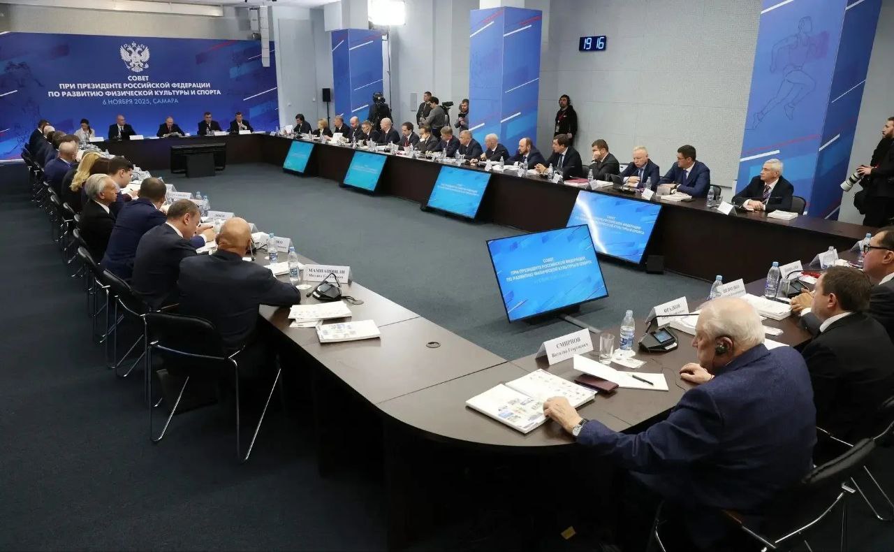 Президент России Владимир Путин провел в Самаре Совет по развитию физической культуры и спорта Президент России Владимир Путин провел в Самаре Совет по развитию физической культуры и спорта