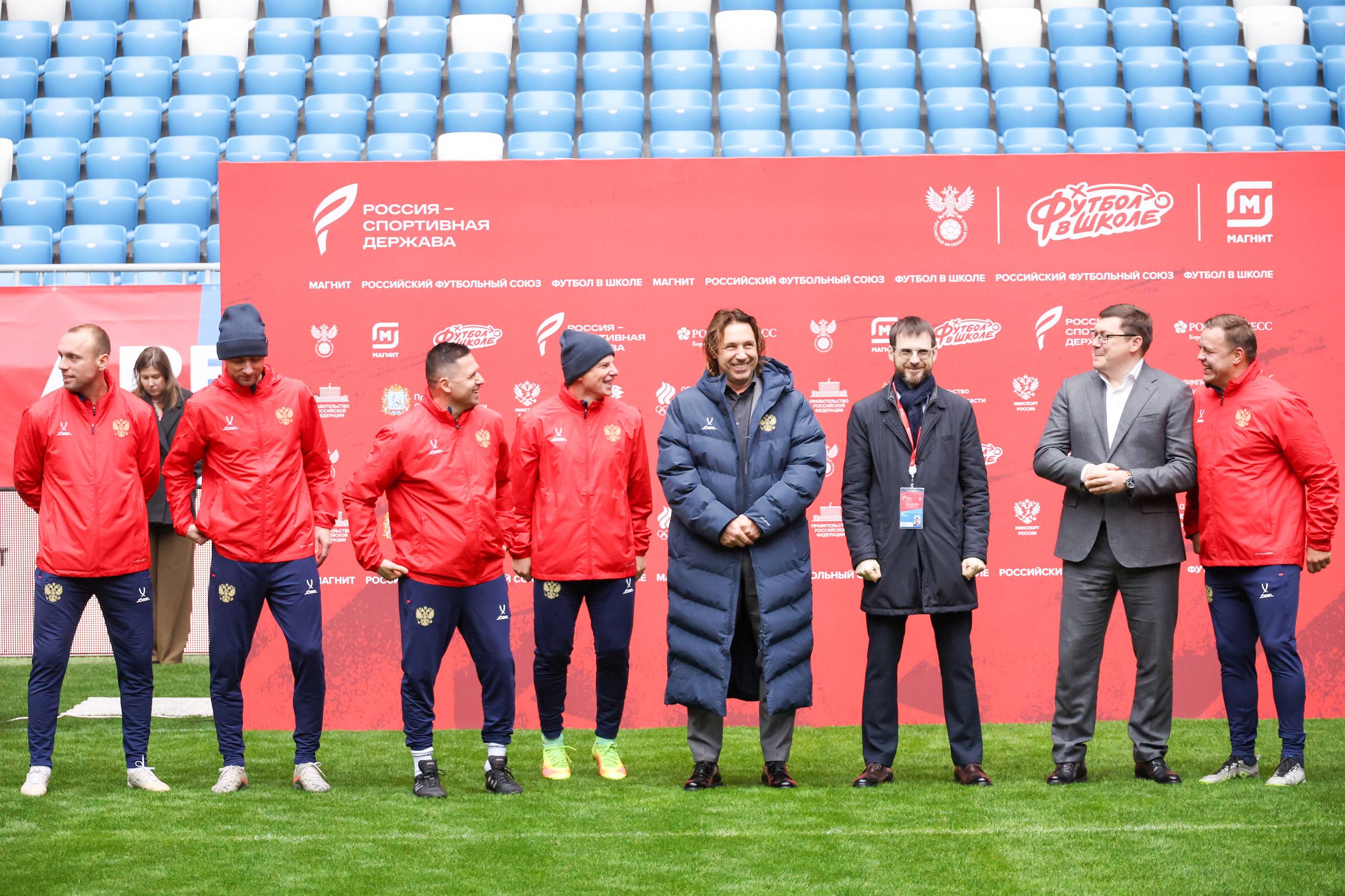 Мечты должны сбываться!. Сегодня участники проекта «Футбол в школе» из Самарской области встретились с легендами российского футбола на форуме «Россия – спортивная держава» Ребят ждали мастер-классы, матчи против команды...