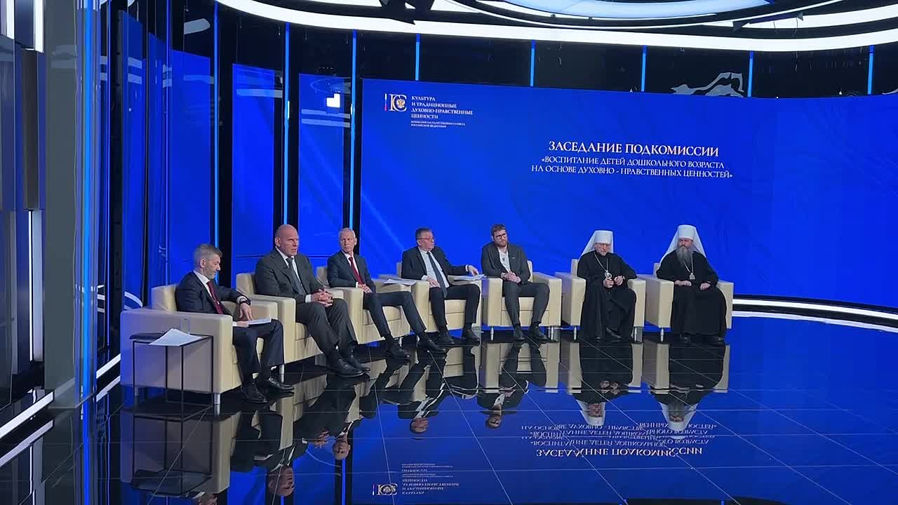 С приветственным словом на заседании Подкомиссии выступил сенатор РФ, Герой РФ, 3-кратный Олимпийский чемпион Александр Карелин