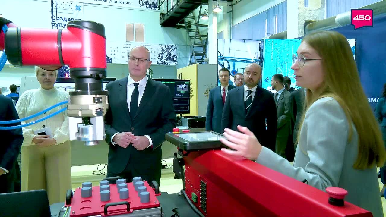 Зампред правительства РФ Дмитрий Чернышенко вместе с губернатором Вячеславом Федорищевым оценил образовательную инфраструктуру Самарской области