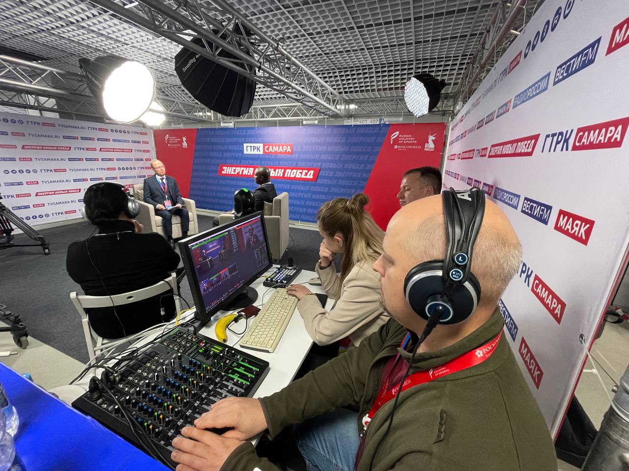 Стартует второй день международного форума «Россия – спортивная держава» Наша выездная студия продолжает работу на стадионе «Солидарность Самара Арена». А это значит, что сегодня вас ждут интересные интервью и захватывающие...