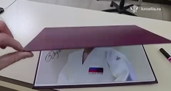 Путин оставил автограф для ФОКа «Орбита» в Самаре