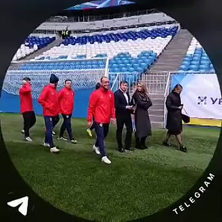 Урок футбола на «Солидарность Самара Арене» В эти минуты на поле стадиона «Солидарность Самара Арена» в рамках проекта Российского футбольного союза «Футбол в школе» проходит урок футбола