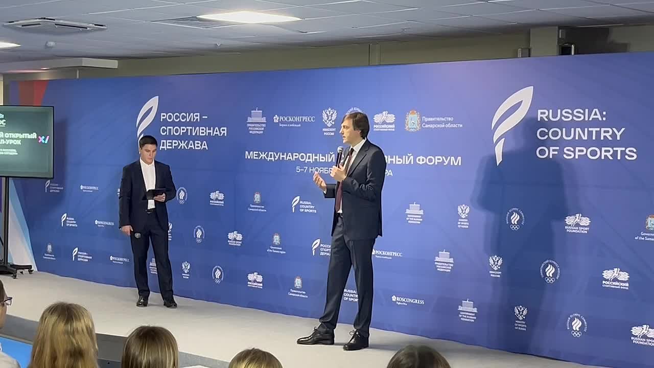 С приветственным словом выступил министр просвещения РФ Сергей Кравцов